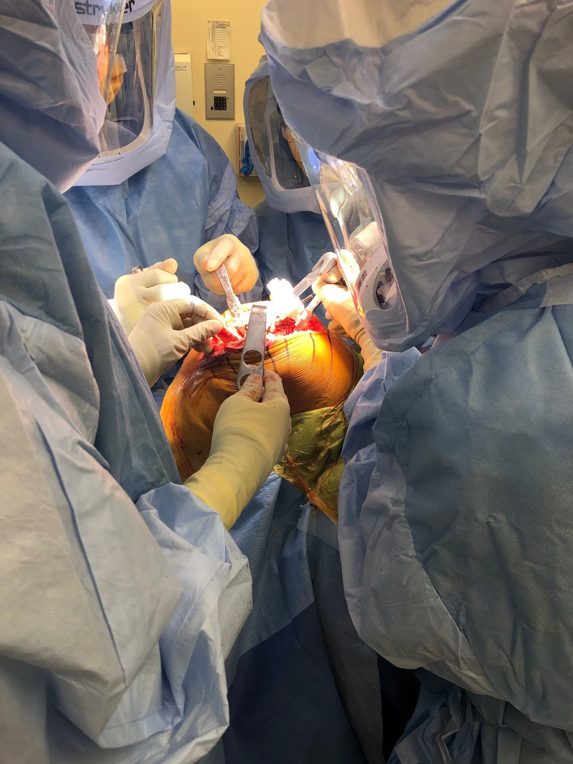 Médico que opera la cirugía Médico que opera la cirugía